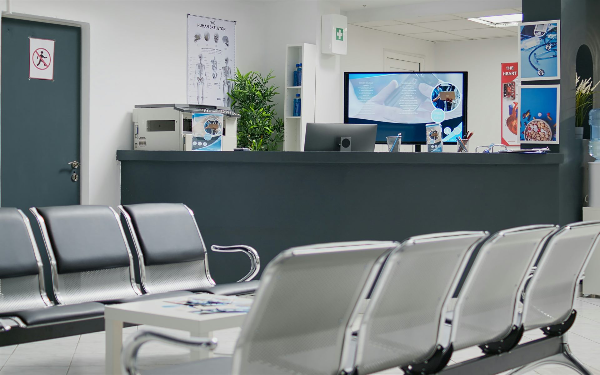Stylised illustration: smartphone between a traveller and a clinic receptionist with a privacy padlock above